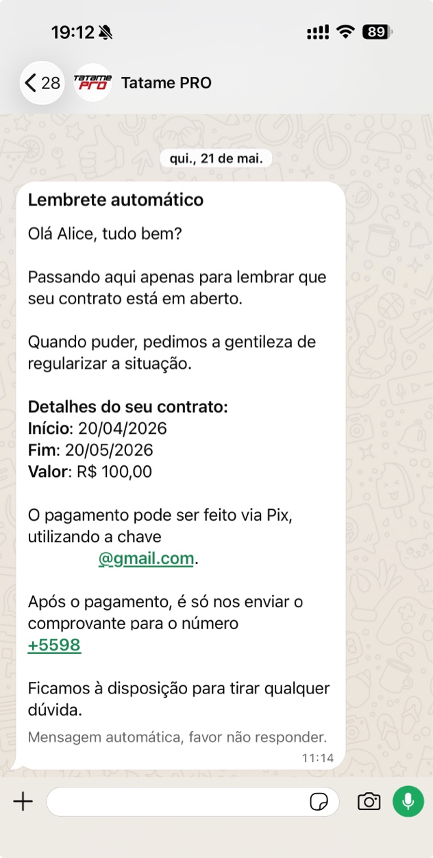 Lembrete automático de cobrança enviado pelo Tatame PRO no WhatsApp do aluno, com detalhes do contrato e chave PIX