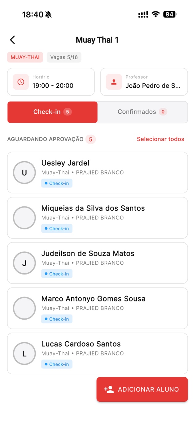 Tela de check-in da turma no Tatame PRO com alunos aguardando aprovação de presença